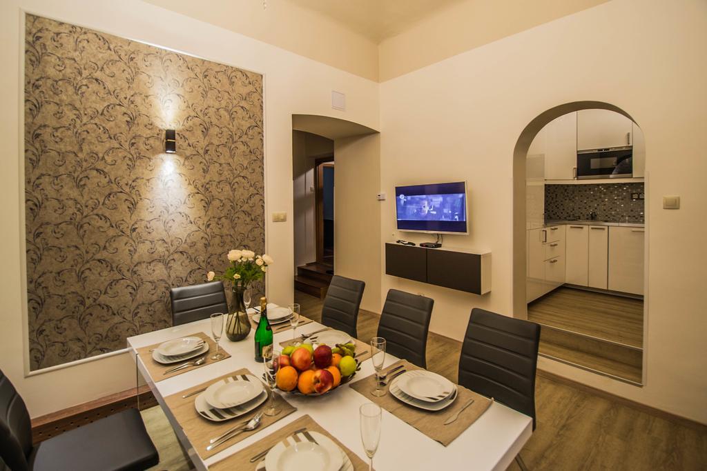 4Bdr Historical Spirit Apt By Ruterra Prag Dış mekan fotoğraf